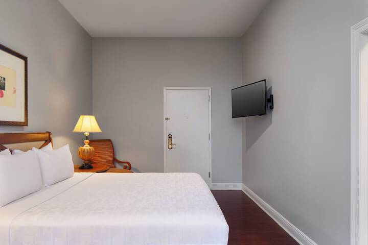 Room 14 of 28