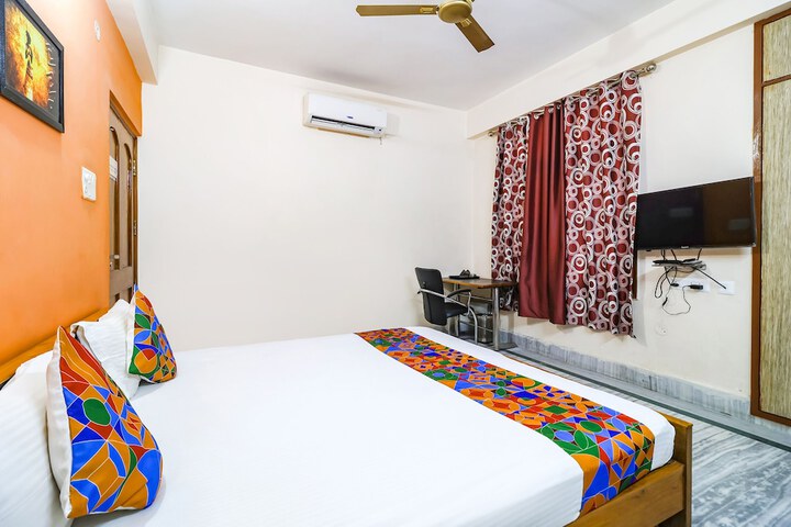 Room 10 of 15