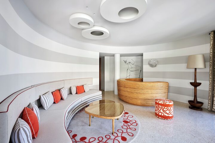 Room 10 of 48