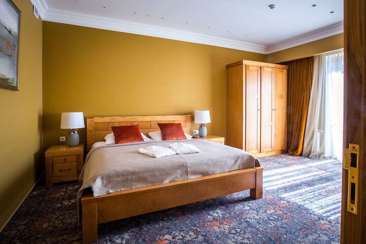 Room 7 of 75