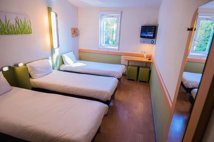 Room 7 of 28