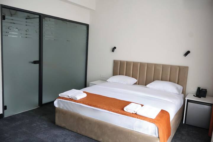Room 9 of 20