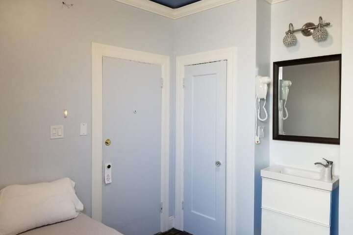 Room 4 of 30