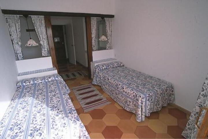 Room 5 of 12