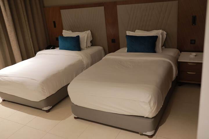 Room 13 of 87