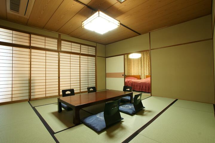 Room 12 of 25