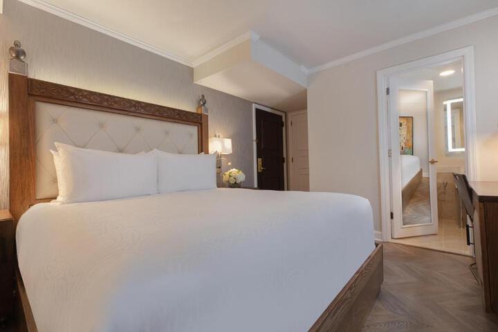 Luxury Double Bed (2 of 16)