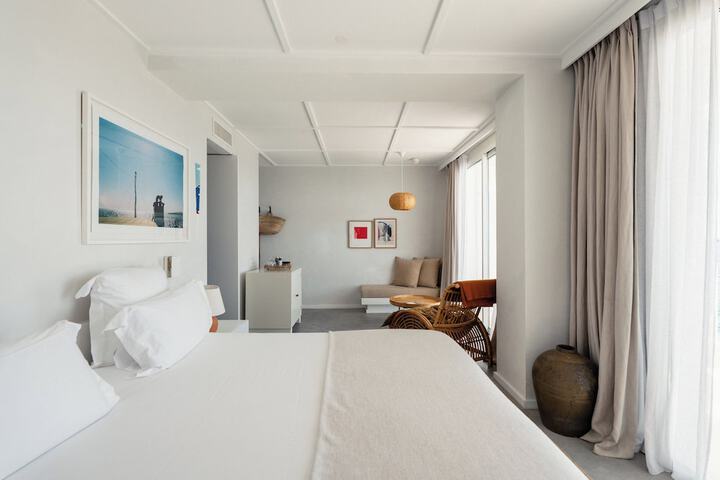 Room 42 of 205