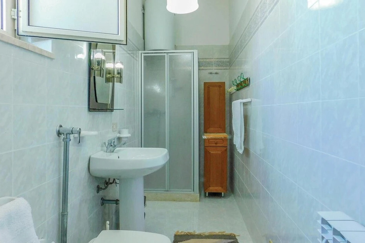 Room 5 of 10