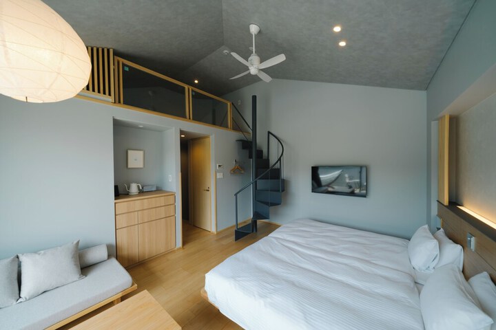 Room 21 of 43