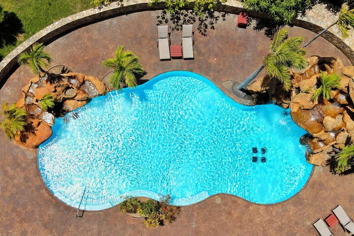 Pool 33 of 66