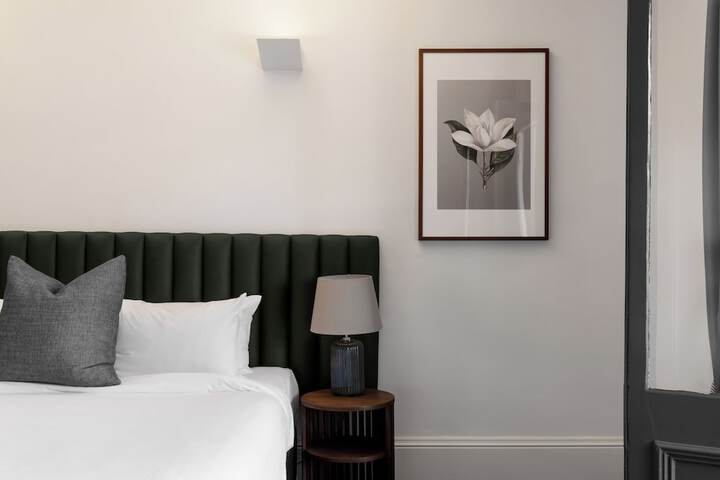 Room 8 of 35