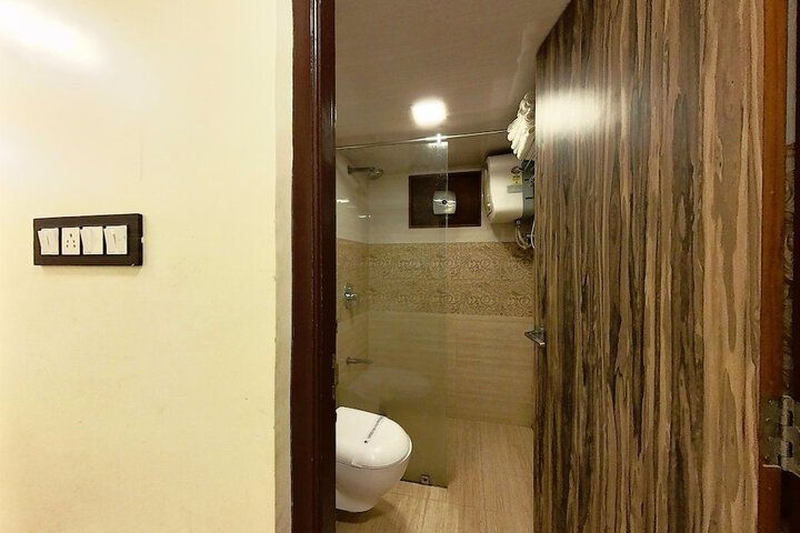 Room 53 of 77