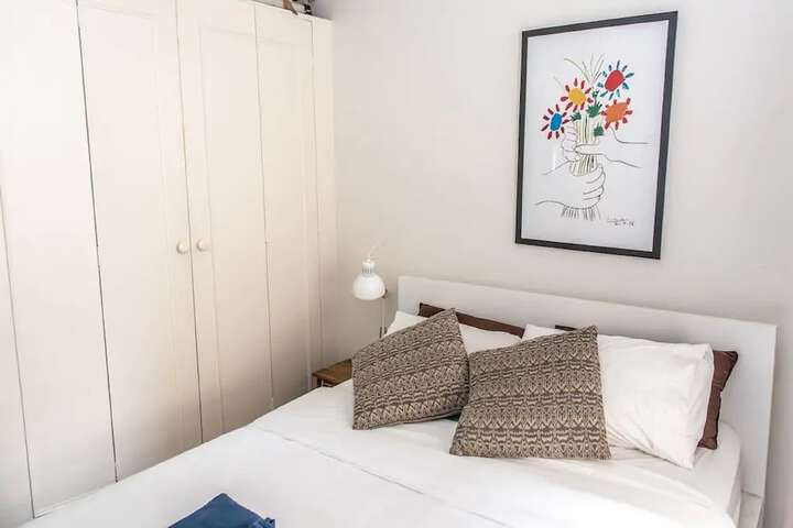 Room 4 of 10