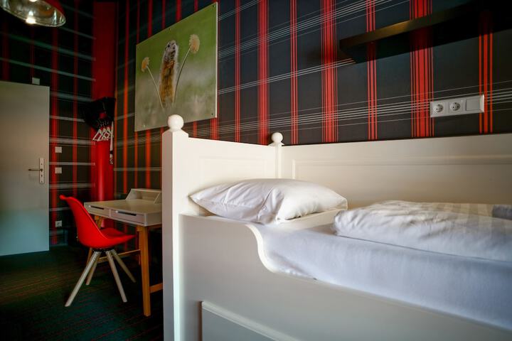 Room 14 of 133