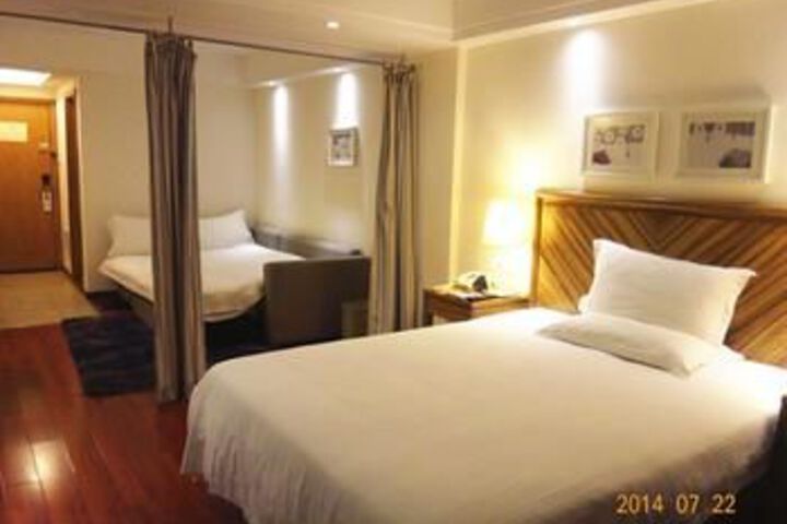 Room 30 of 38