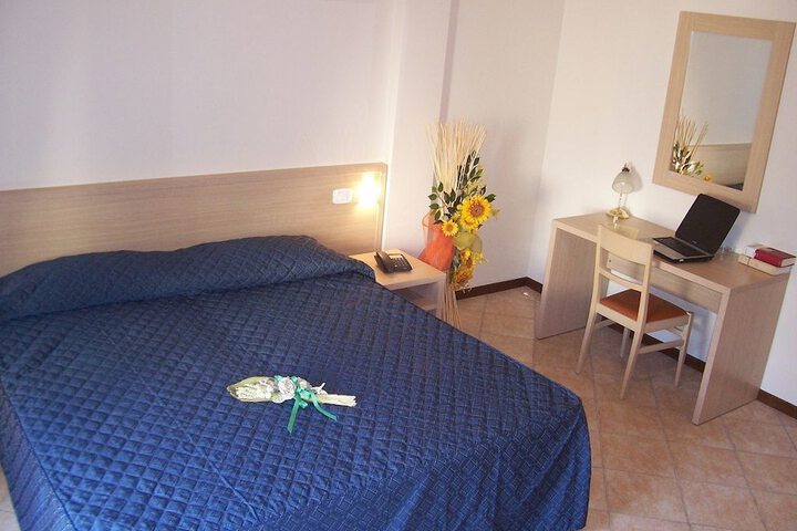 Room 7 of 14