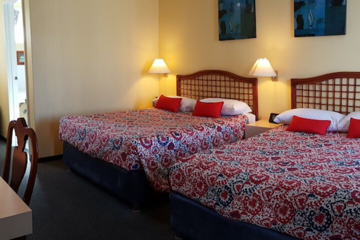 Room 6 of 13