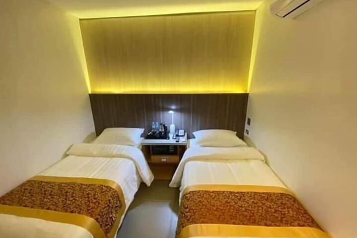 Room 9 of 29