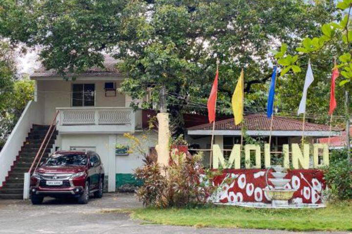 Reddoorz Hostel at Molino Beach Resort