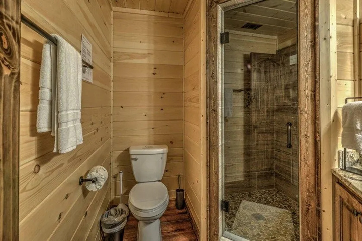 Room 9 of 18