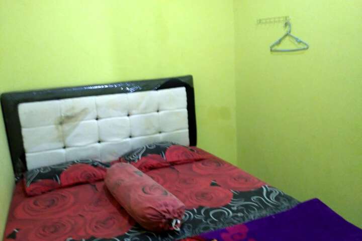 Room 6 of 12
