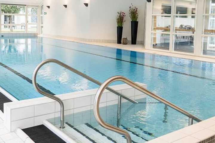 Hotel with Pool