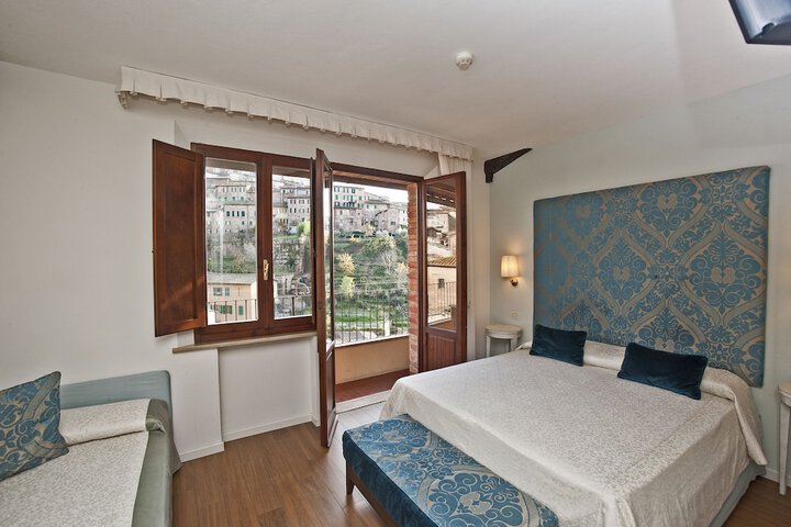 Room 10 of 38