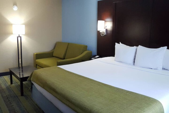 1 King Bed (4 of 50)