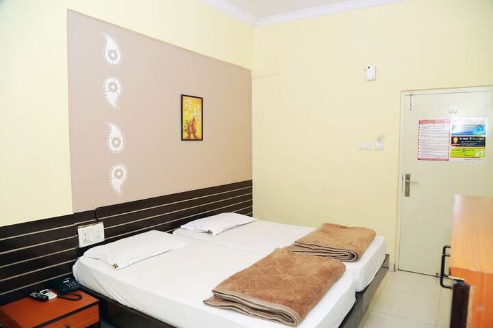 Room 9 of 28