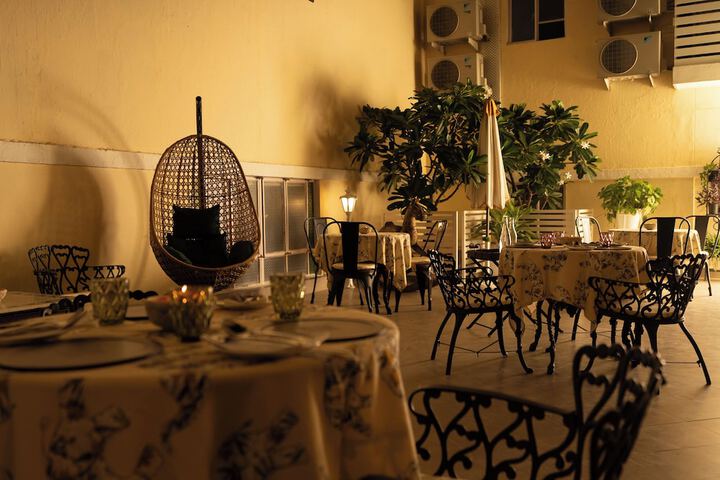 Dining 21 of 22
