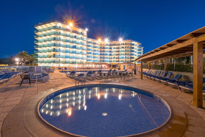 Hotel with Pool