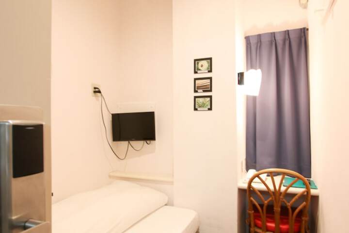 Room 30 of 94