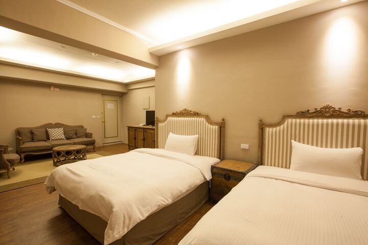 Room 17 of 36