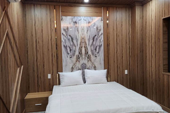 Room 8 of 42