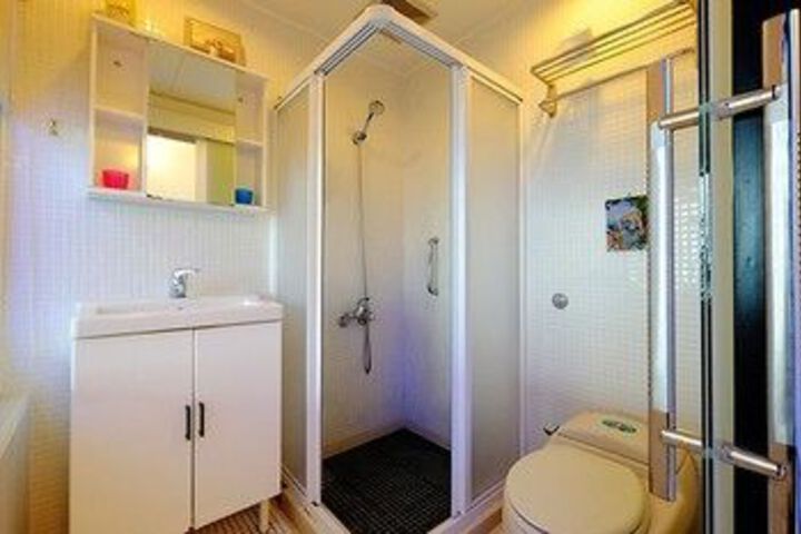 Room 4 of 42