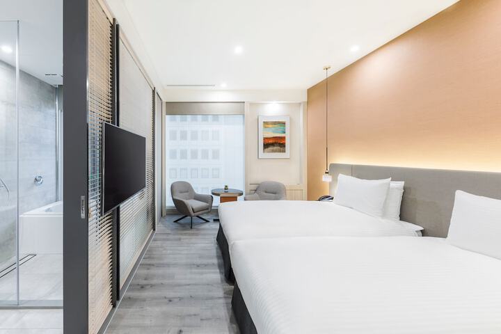 Room 6 of 46