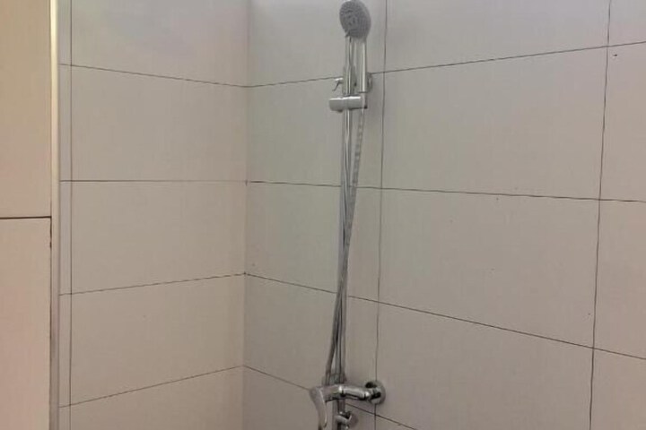 Room 10 of 18