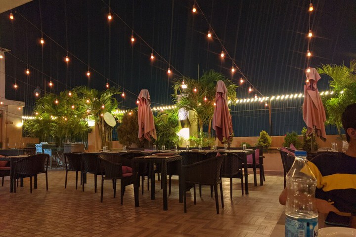 Dining 21 of 25