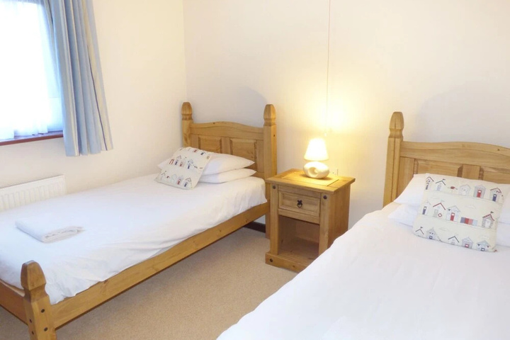 Room 4 of 12