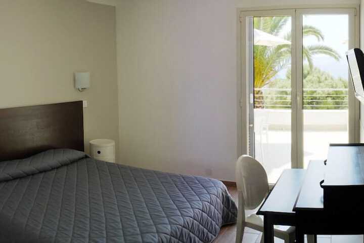 Room 11 of 48