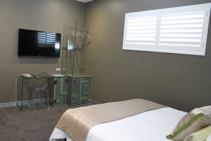 Room 2 of 56