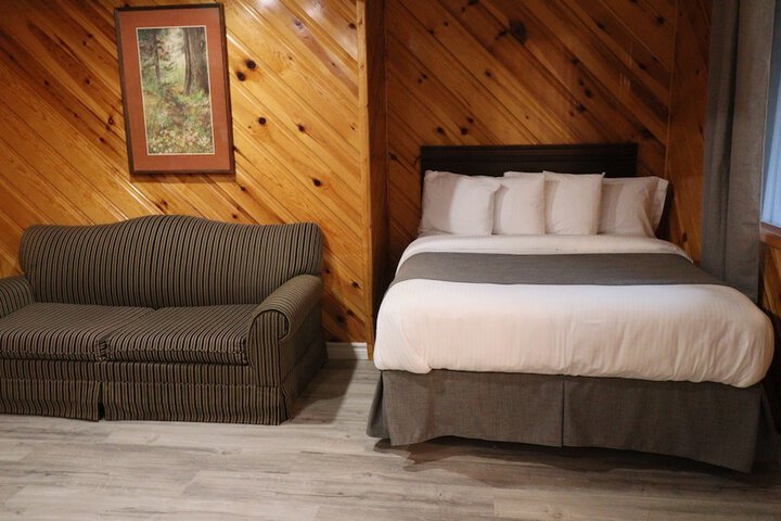 Classic Queen Bed (57 of 63)