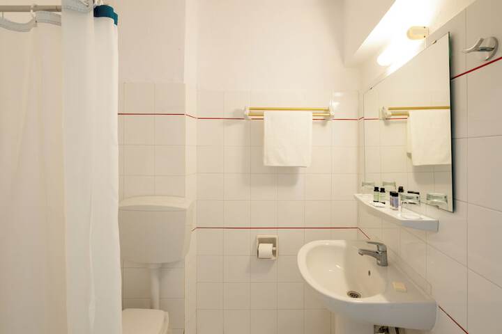 Room 30 of 90