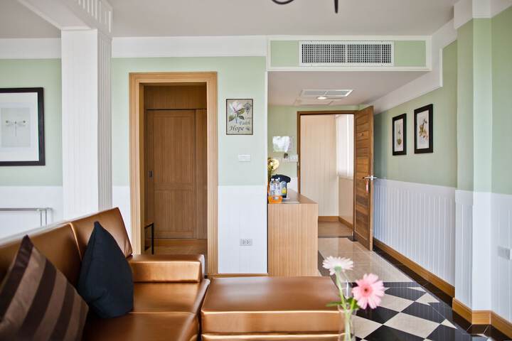 Room 32 of 68
