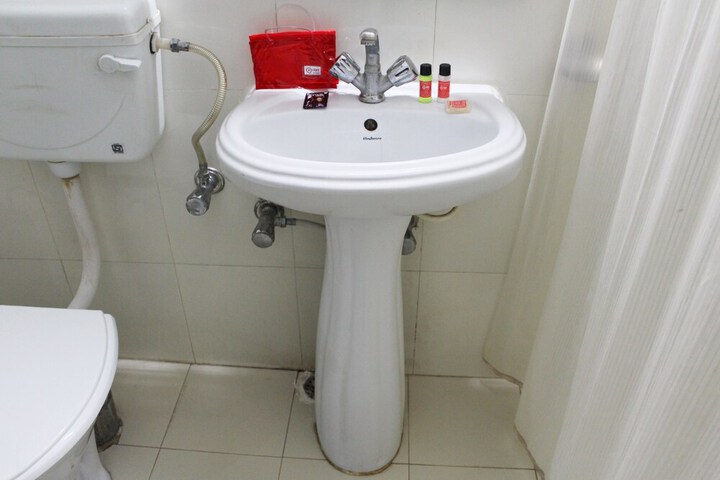 OYO 1818 Hotel Central Dehradun