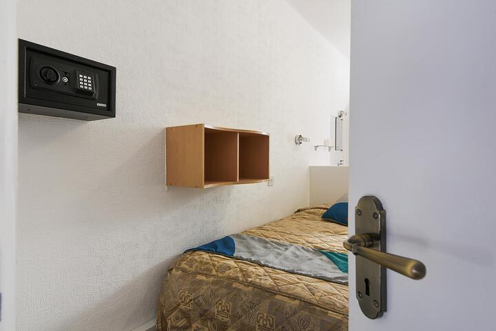 Room 35 of 41