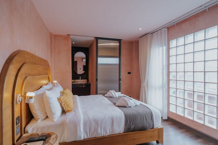 Room 32 of 68