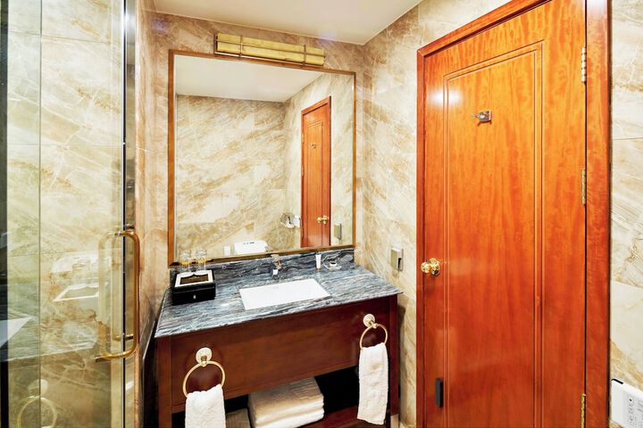 Room 52 of 138