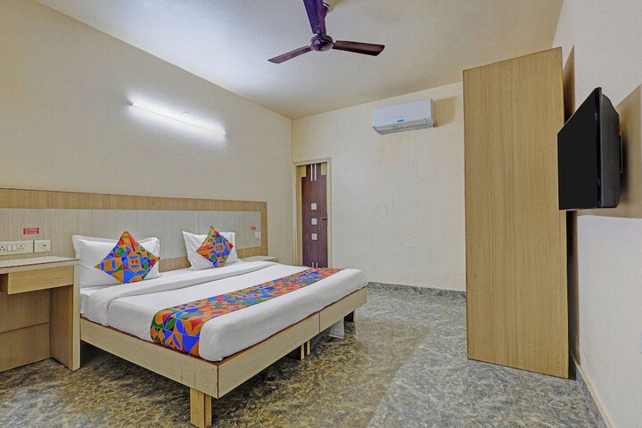 Room 15 of 28